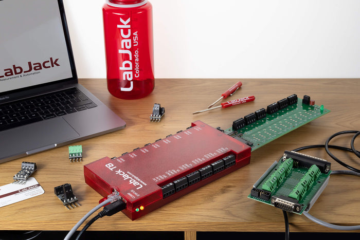 LabjackT8幾乎能從任何類型的傳感器收集信號(hào)。T8 具有儀表放大輸入、軟件可增益設(shè)置、許多數(shù)字 I/O 功能和 Modbus TCP 前端，是我們最通用的多功能 DAQ 平臺(tái)