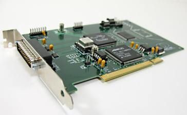 100MHz時(shí)鐘頻率，獨(dú)立24路輸出，每通道輸出25mA電流，板載內(nèi)存：64K，TTL，脈沖輸出。