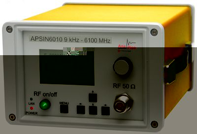 頻率范圍9 kHz to 6100 MHz，分辨率0.000001 Hz
輸出功率電平范圍-140 to +16 dBm，分辨率0.01 dB 單邊帶相位噪聲（SSB Phase Noise）：-120 dBc/Hz（載波3 GHz，頻偏20 kHz）
切換時間0.2 ms
