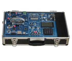   本公司設(shè)計生產(chǎn)的DSP開發(fā)平臺，采用核心開發(fā)板＋IO擴展底板＋高級外設(shè)擴展板的邏輯架構(gòu)。以TI公司的TMS320VC 5509A 和TMS 320F 2812兩種DSP芯片為中心，附加開發(fā)了多個功能模塊，可以使實驗者方便有效地完成各種常用的DSP開發(fā)實驗