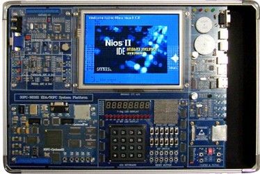 采用阻抗控制的 12 層 高精度PCB 板，確保板上信號頻率至少 200MHz;
·采用Cyclone III EP3C40F780C8（可選CycloneIII EP3C80、EP3C120，可選C7 C6速度等級）；
·配置器件EPCS16