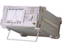 它具有2.7GHz的廣域測(cè)定能力、大而亮的人型液晶畫(huà)面、緊密的設(shè)計(jì)、高精度/可靠性、MENU方式的簡(jiǎn)便操作和測(cè)定結(jié)果的可存儲(chǔ)性等優(yōu)秀性能和功能，還可以兼用AC/DC，采用充電電池在野外任何地方都能方便地使用。