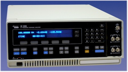 輸力強(qiáng)（Solartron）現(xiàn)隸屬于美國(guó)AMETEK集團(tuán)公司，具有50多年設(shè)計(jì)和生產(chǎn)精密電子儀器的歷史，是頻率響應(yīng)分析儀（FRA）的專(zhuān)業(yè)生產(chǎn)廠家，傳遞函數(shù)分析（TFA）產(chǎn)品設(shè)計(jì)和應(yīng)用儀器市場(chǎng)的領(lǐng)先者。